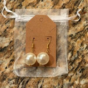 Chic Gold and Cream Pearl Earrings